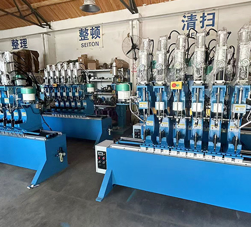 氣動鉚釘機(jī)